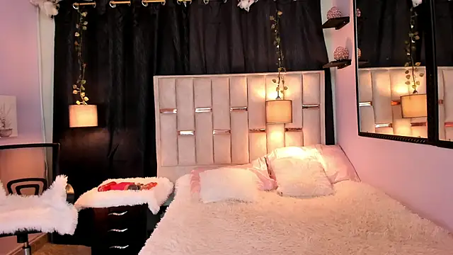 Snapshot of Hanzking01 chatting on 12.18.25 Hanzking01 online show from 12.18.25