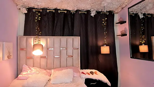 Snapshot of Hanzking01 chatting on 12.20.25 Hanzking01 online show from 12.20.25