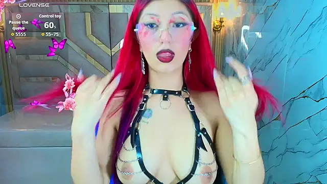 Snapshot of lola_bonnie_r chatting on 10.20.25 lola bonnie r online show from 10.20.25