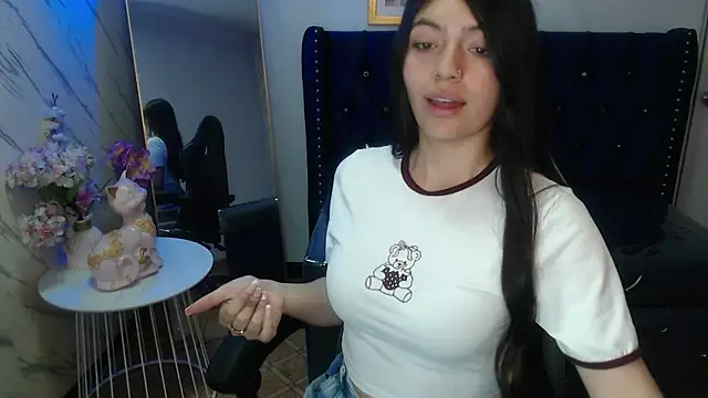 Snapshot of cami_goddess_r chatting on 12.03.25 cami goddess r online show from 12.03.25