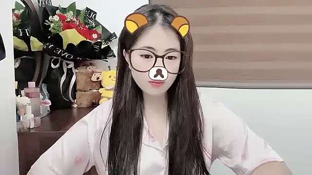 Snapshot of Amelia-babee chatting on 10.22.25 Amelia-babee online show from 10.22.25