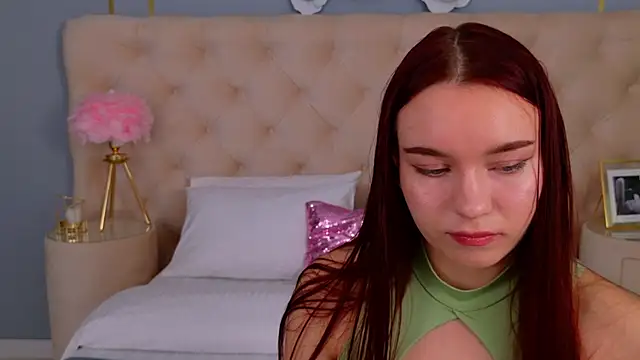 Snapshot of NoraHaynes chatting on 10.03.25 NoraHaynes online show from 10.03.25