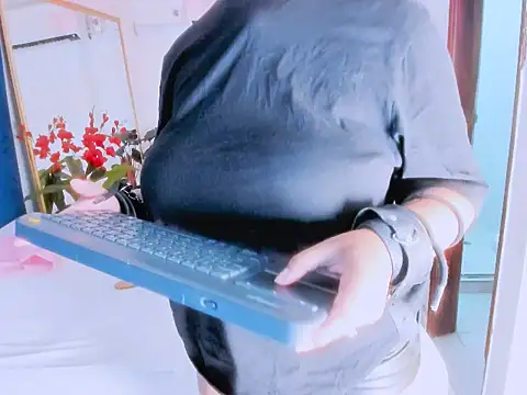 nahomy ryans online show from 11.16.25