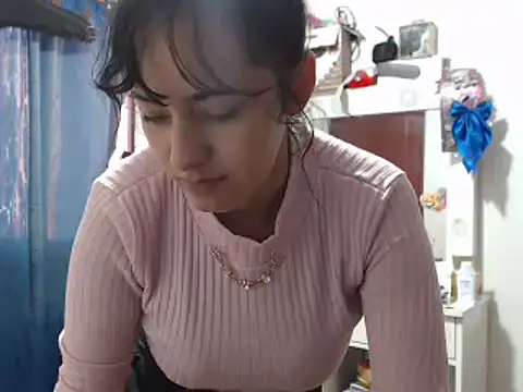 Snapshot of annie_clark2 chatting on 12.08.24 annie clark2 online show from 12.08.24