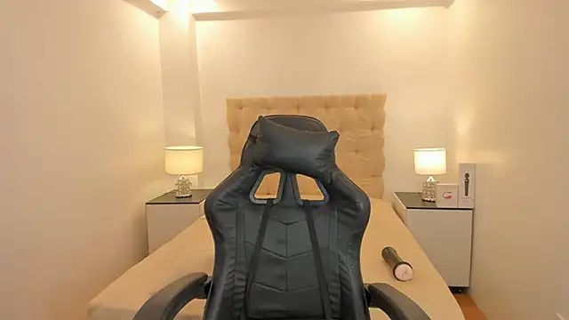 Snapshot of lovableXnaughty_lily chatting on 11.11.25 lovableXnaughty lily online show from 11.11.25