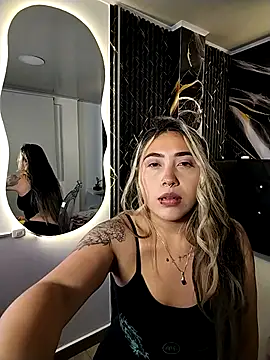  ManuVeelez online show from 10.08.25