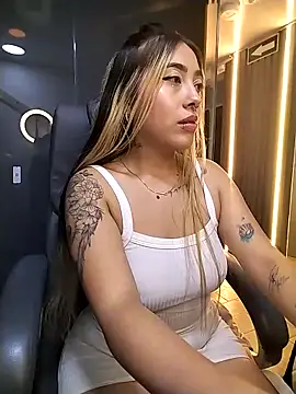  ManuVeelez online show from 12.14.25