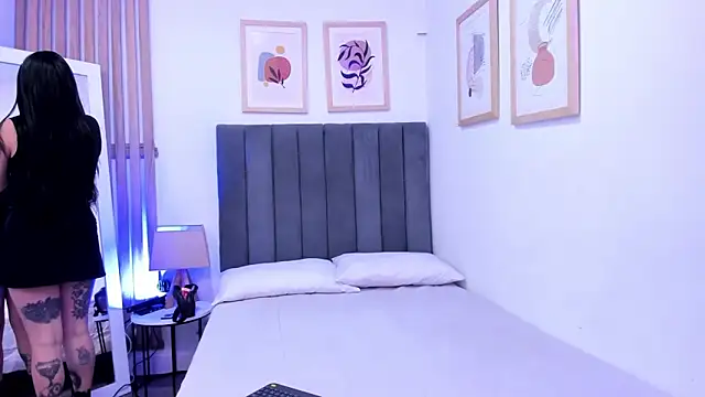 Snapshot of SuccubusDolly chatting on 09.27.25 SuccubusDolly online show from 09.27.25