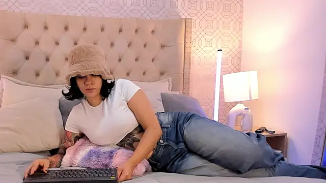 Snapshot of SuccubusDolly chatting on 11.07.25 SuccubusDolly online show from 11.07.25