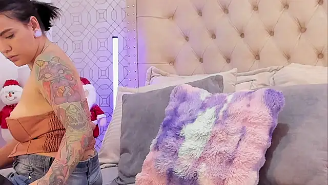 Snapshot of SuccubusDolly chatting on 11.20.25 SuccubusDolly online show from 11.20.25