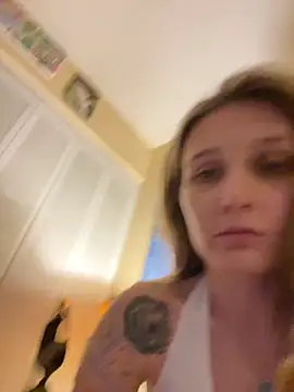 Snapshot of AutumnTides chatting on 10.02.25 AutumnTides online show from 10.02.25