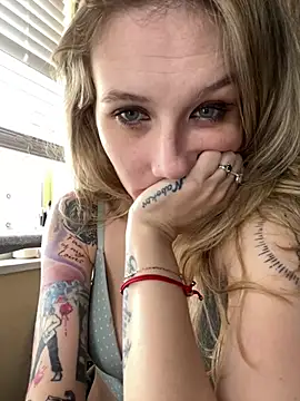 Snapshot of AutumnTides chatting on 02.22.26 AutumnTides online show from 02.22.26