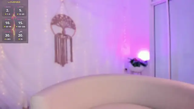 Snapshot of amila_hagda chatting on 09.28.25 amila hagda online show from 09.28.25