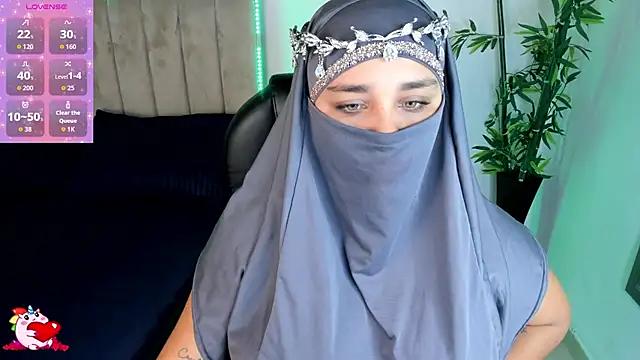 Snapshot of amila_hagda chatting on 11.20.25 amila hagda online show from 11.20.25