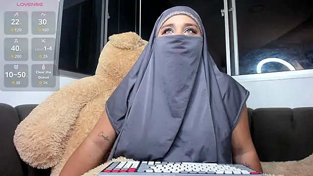 Snapshot of amila_hagda chatting on 11.21.25 amila hagda online show from 11.21.25