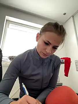 IsabellaEtha online show from 10.08.25