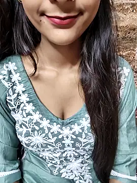 Snapshot of Indian-Aleena chatting on 10.10.25 Indian-Aleena online show from 10.10.25