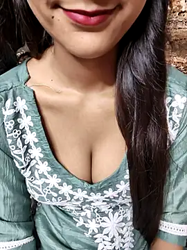 Snapshot of Indian-Aleena chatting on 10.12.25 Indian-Aleena online show from 10.12.25