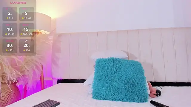 azaharaaa  online show from 04.20.26