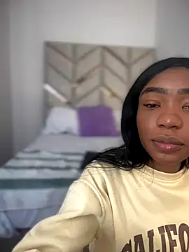 Snapshot of AlanaDoll chatting on 11.25.25 AlanaDoll online show from 11.25.25