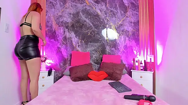 Snapshot of MIIRANDAHOT chatting on 11.10.25 MIIRANDAHOT online show from 11.10.25