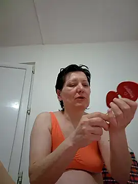 Vera Elle online show from 04.20.26