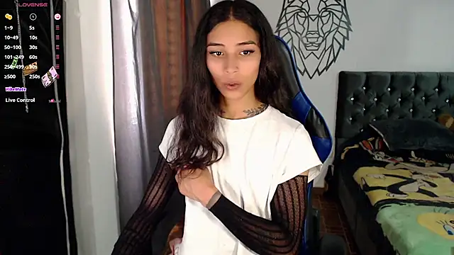 Snapshot of Sweet-Cris chatting on 12.02.25 Sweet-Cris online show from 12.02.25