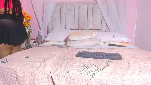 Snapshot of Rachellcooperrr chatting on 10.16.25 Rachellcooperrr online show from 10.16.25