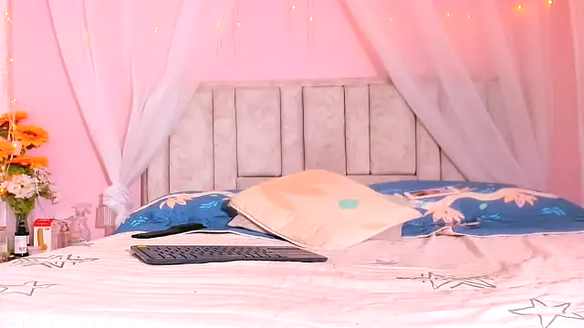 Snapshot of Rachellcooperrr chatting on 10.31.25 Rachellcooperrr online show from 10.31.25