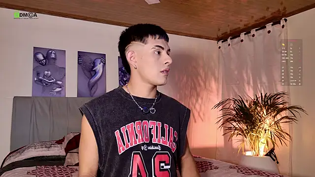 Snapshot of tivendann chatting on 12.21.25 tivendann online show from 12.21.25