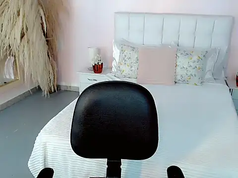 nathalialoes1 online show from 10.02.25