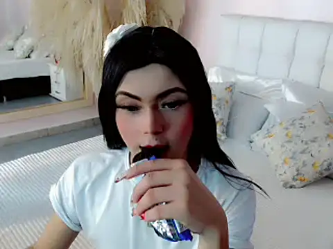 nathalialoes1 online show from 10.11.25