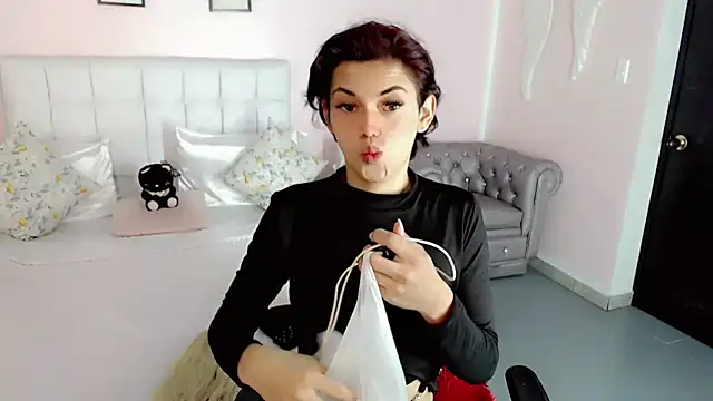 nathalialoes1 online show from 11.29.25