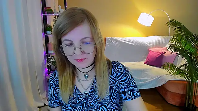 YourUniverser online show from 10.12.25