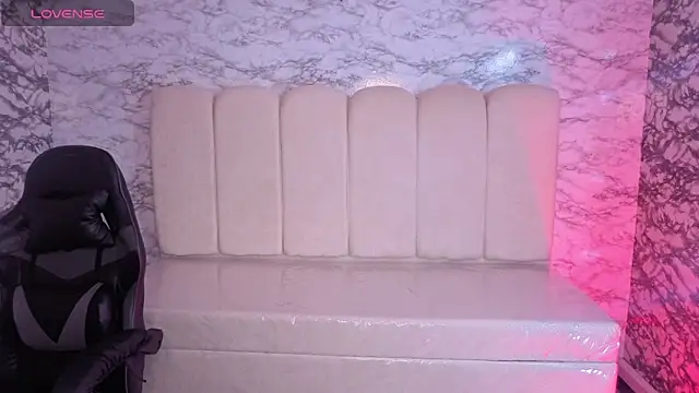 Snapshot of Luna_Star_v chatting on 10.14.25 Luna Star v online show from 10.14.25