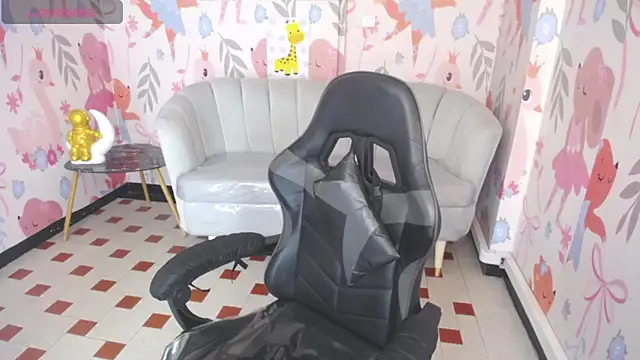 Snapshot of Luna_Star_v chatting on 10.24.25 Luna Star v online show from 10.24.25