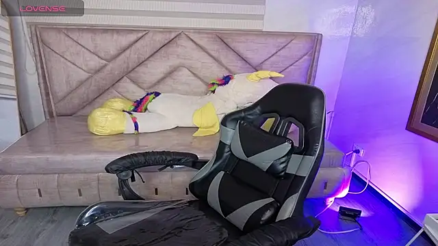 Snapshot of Luna_Star_v chatting on 11.06.25 Luna Star v online show from 11.06.25