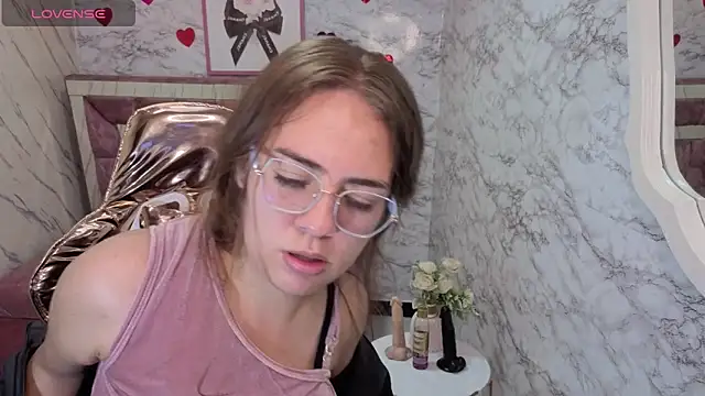 Snapshot of Luna_Star_v chatting on 11.15.25 Luna Star v online show from 11.15.25