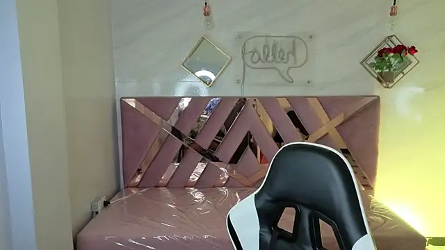 Snapshot of Luna_Star_v chatting on 11.20.25 Luna Star v online show from 11.20.25