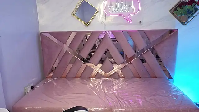 Snapshot of Luna_Star_v chatting on 11.26.25 Luna Star v online show from 11.26.25