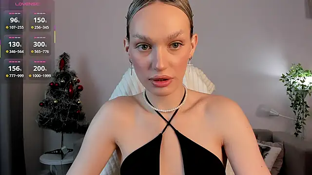 Ice Strawberry online show from 12.01.25