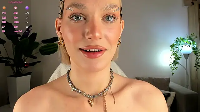 Ice Strawberry online show from 01.17.26