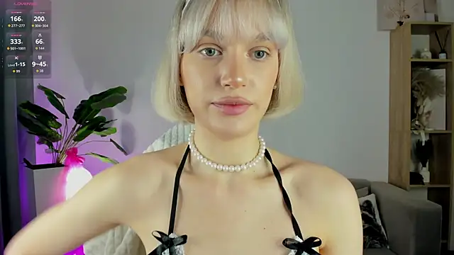 Ice Strawberry online show from 04.04.26