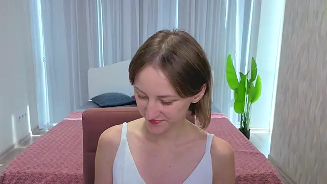 LuluChiiii online show from 10.09.25