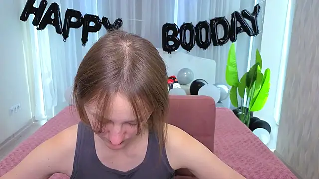 LuluChiiii online show from 10.31.25