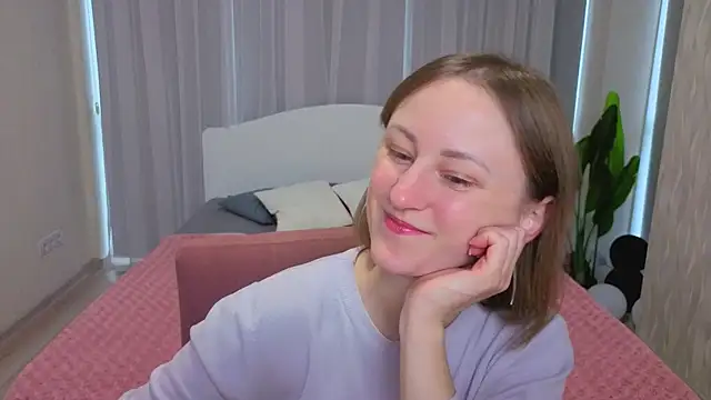 LuluChiiii online show from 11.20.25