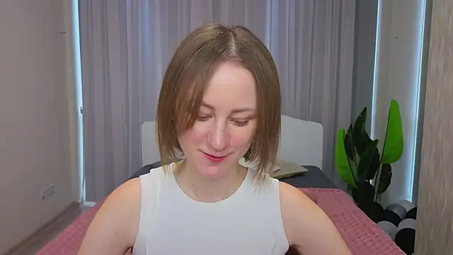 LuluChiiii online show from 11.28.25