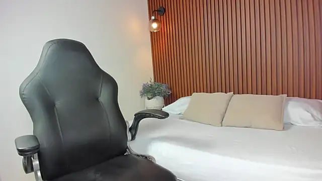 luccia smith online show from 09.12.25