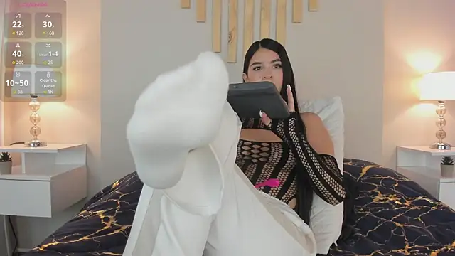 Snapshot of natachadiaz_ chatting on 10.18.25 natachadiaz online show from 10.18.25