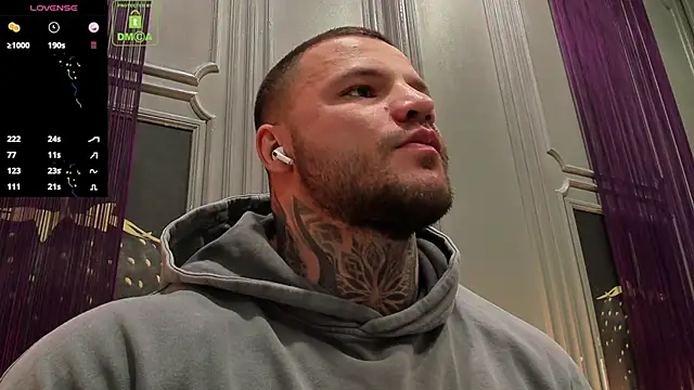 Snapshot of OliverSport chatting on 11.15.25 OliverSport online show from 11.15.25